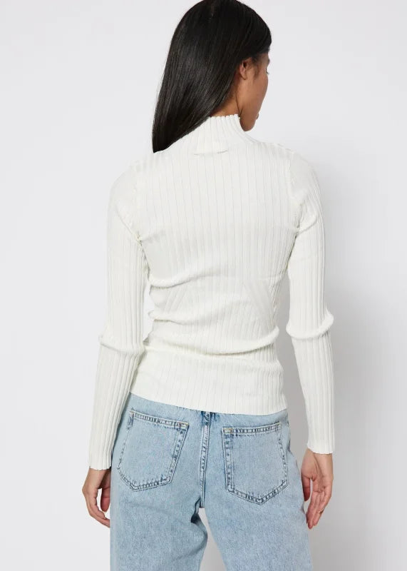 Karlina top off white - NORR - Tops