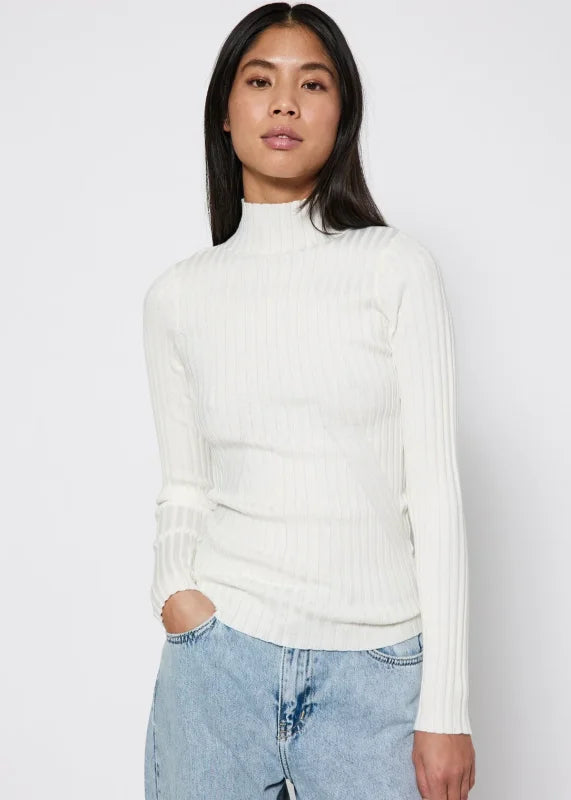 Karlina top off white - NORR - Tops